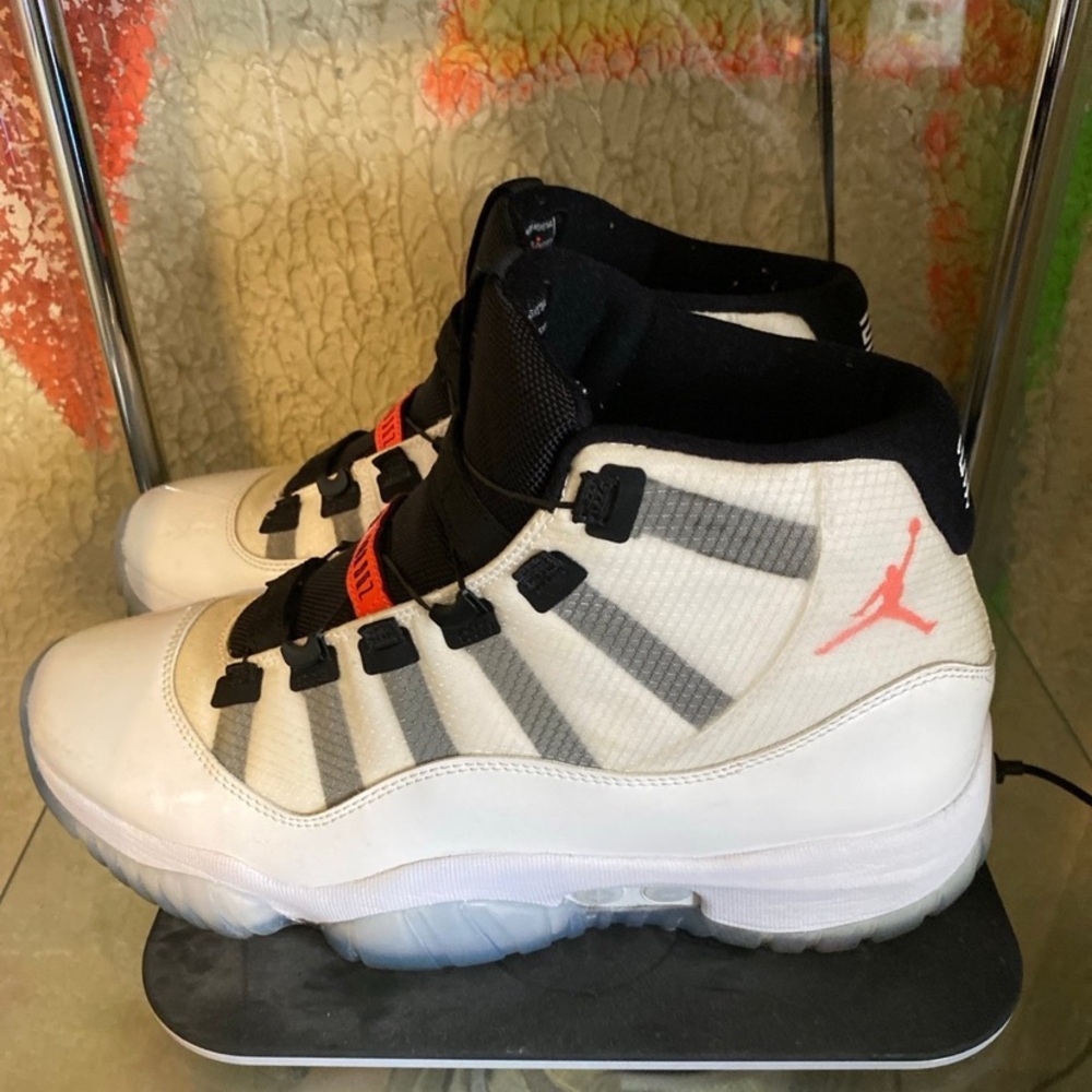 Mens Jordan adapted white size 10.5